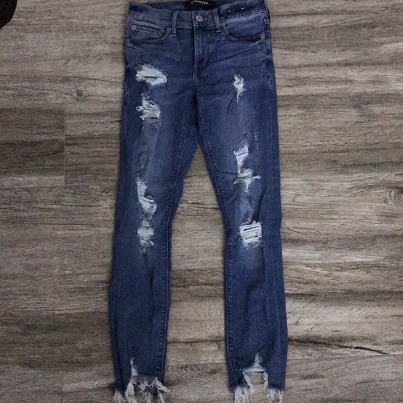 FINAL OFFER!! Express mid rise ripped jeans NWOT - Picture 5 of 8